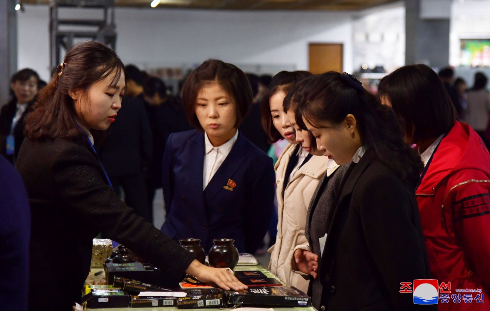 Commodity Exhibition Opens in DPRK