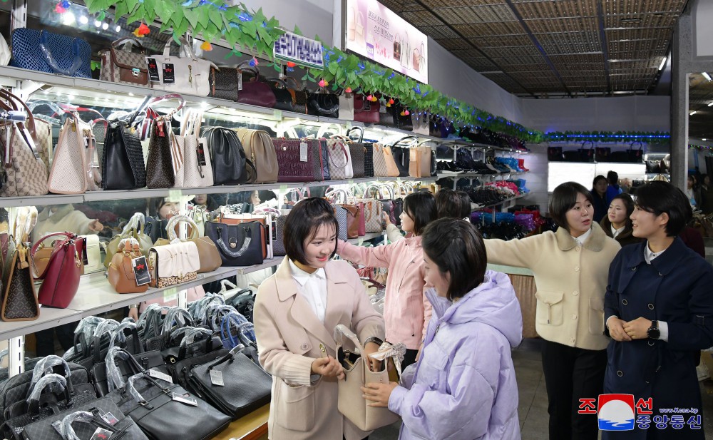 Commodity Exhibition Opens in DPRK