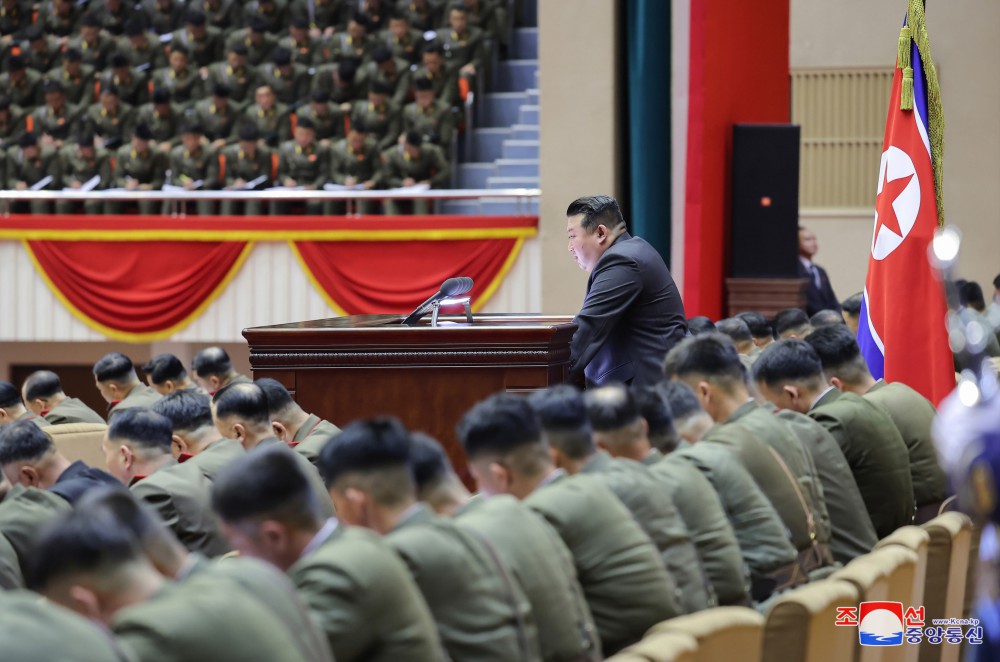 조성된 정세와 공화국무력 대대장,대대정치지도원들의 임무에 대하여