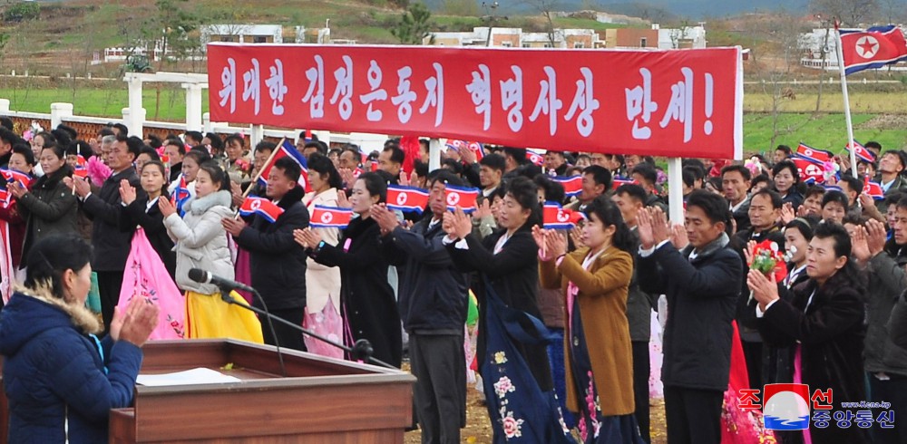 개성시농촌경리위원회 신광농장에서 살림집입사모임 진행