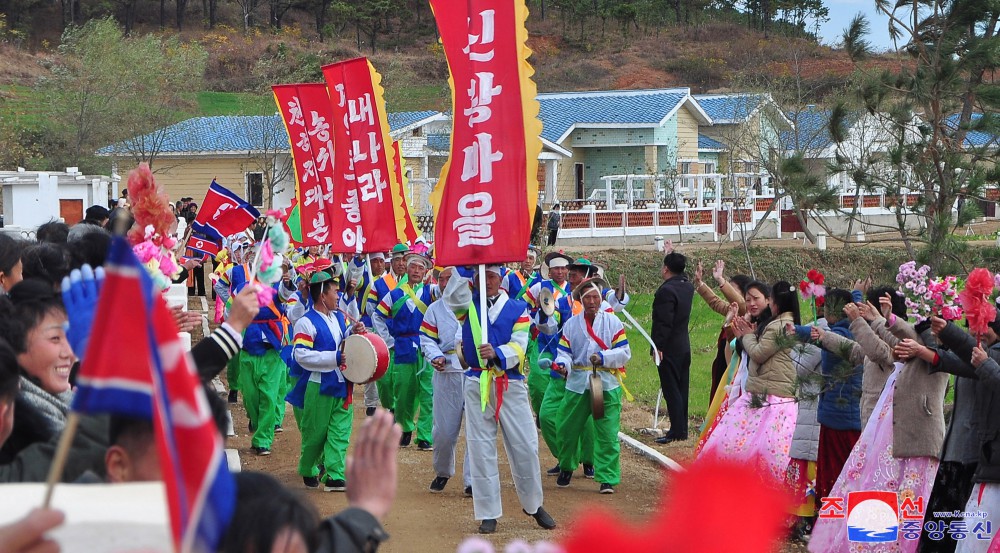 개성시농촌경리위원회 신광농장에서 살림집입사모임 진행