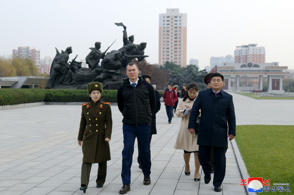 로씨야련방 체육상일행 여러곳 참관