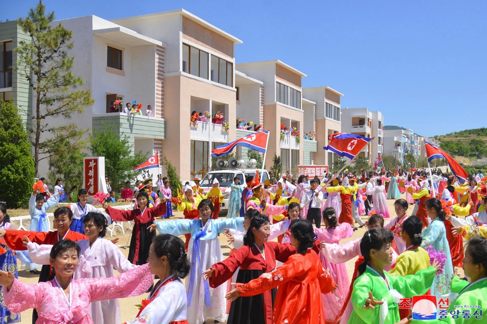 사회주의리상향으로 끝없이 진흥하는 새시대의 문화농촌