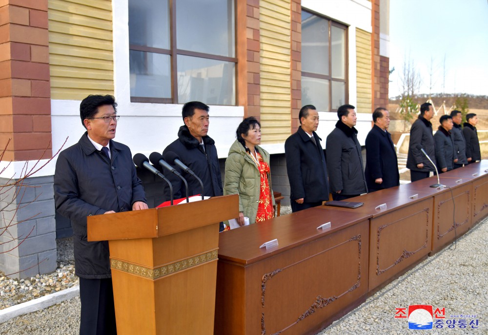 Farmers of Kuso and Songil Farms in DPRK Move into New Houses