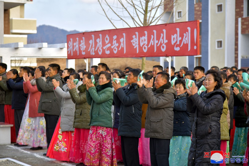 Farmers of Kuso and Songil Farms in DPRK Move into New Houses