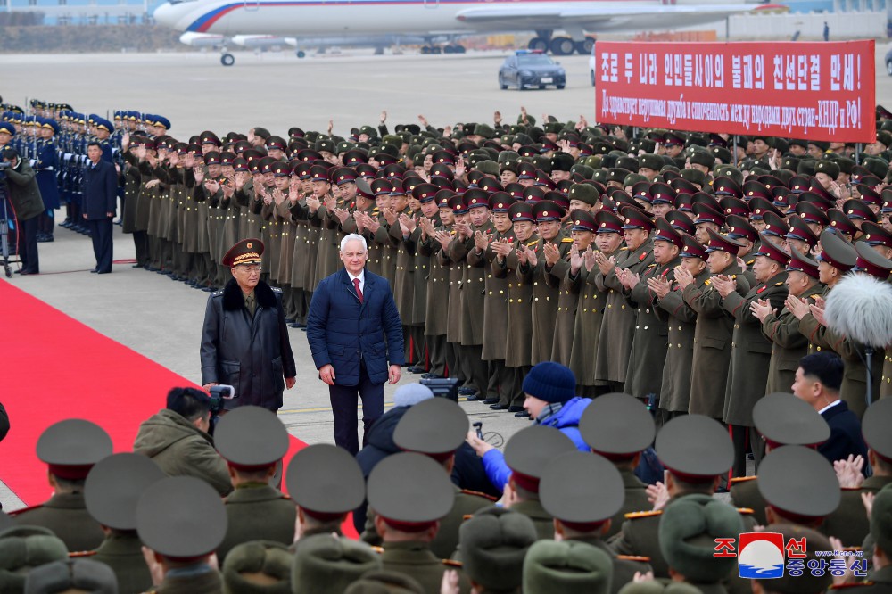 로씨야련방 군사대표단 평양 출발