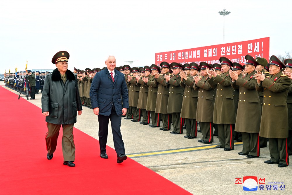 로씨야련방 군사대표단 평양 출발