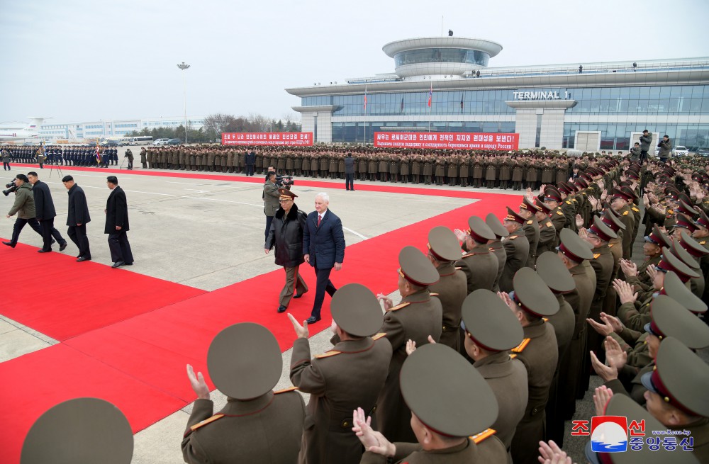 로씨야련방 군사대표단 평양 출발