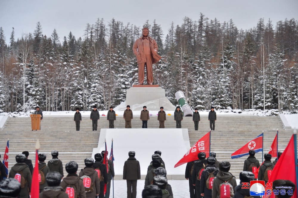 Youths in DPRK Start Study Tour of Mt Paektu Area