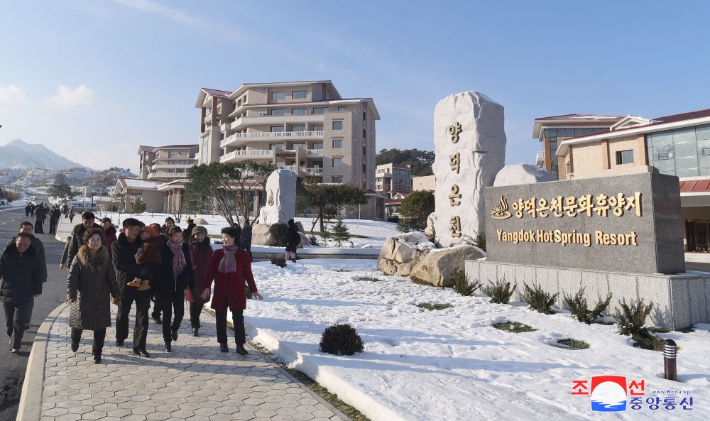 Many People Spend Their Holiday at Yangdok Hot Spring Resort