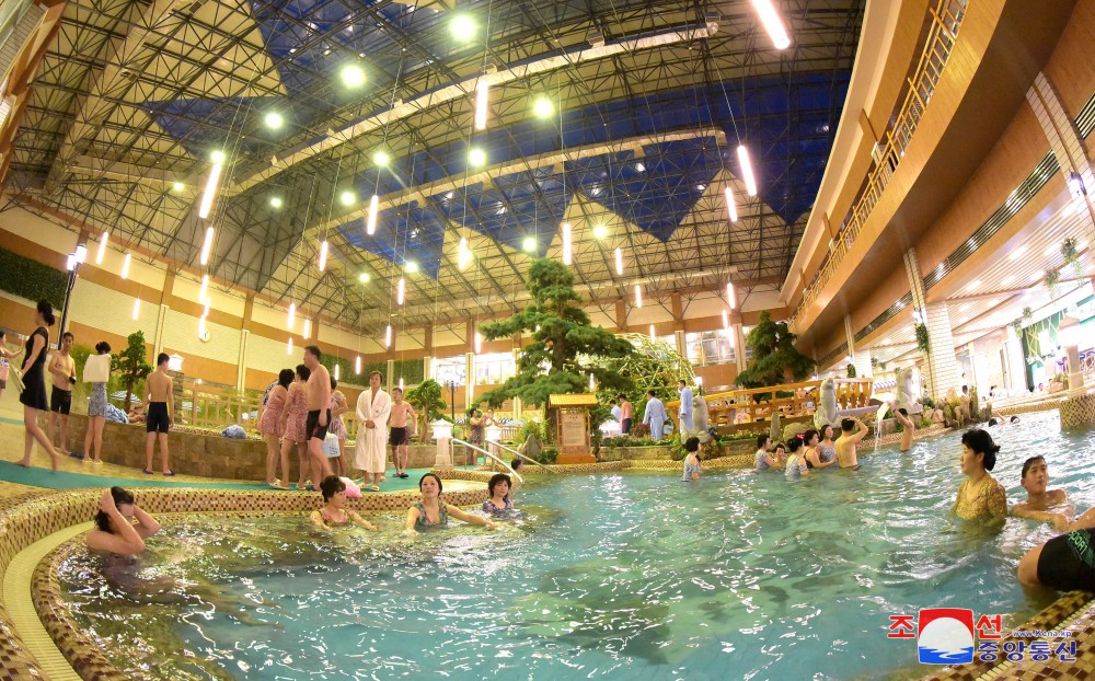 Many People Spend Their Holiday at Yangdok Hot Spring Resort