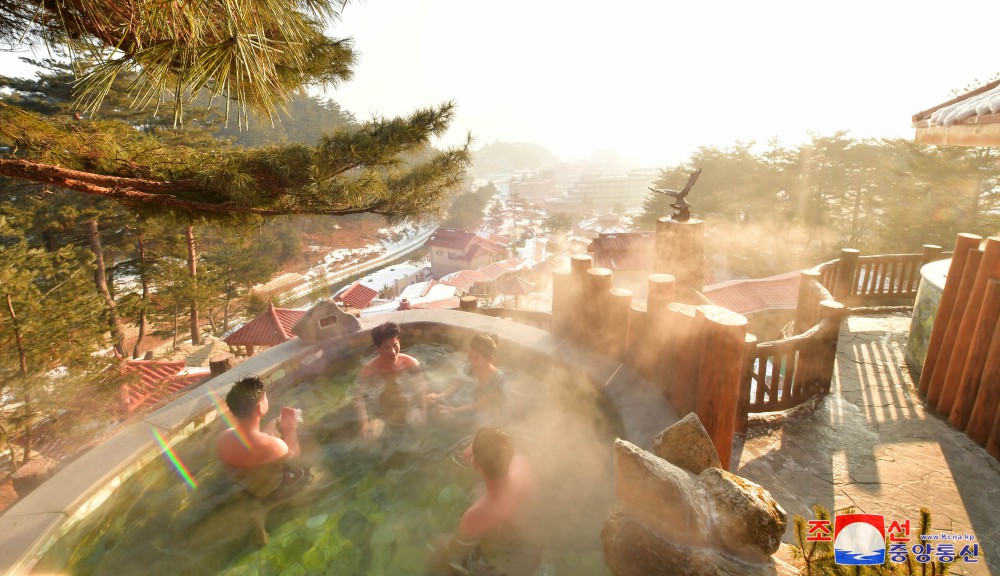 Many People Spend Their Holiday at Yangdok Hot Spring Resort