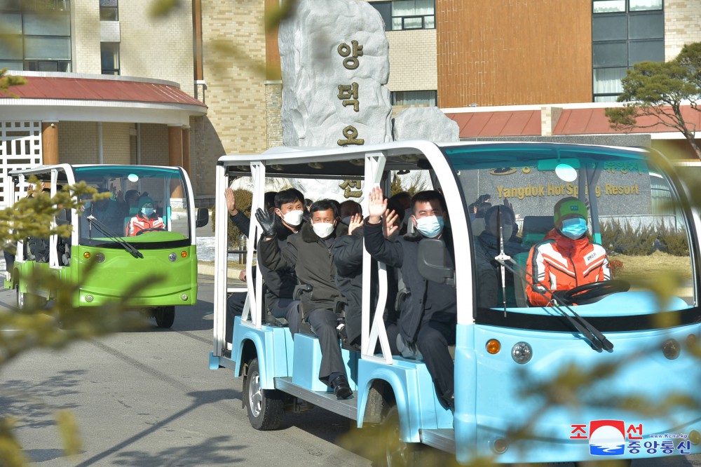 Many People Spend Their Holiday at Yangdok Hot Spring Resort