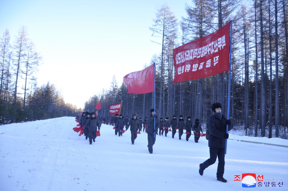 Trade Union Officials Make Study Tour of Mt Paektu Area