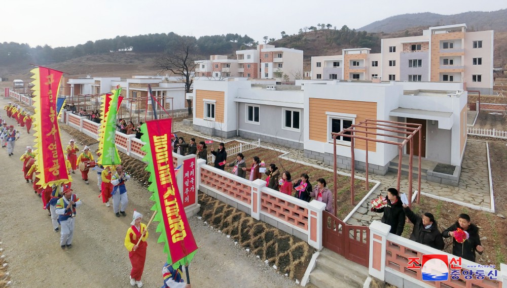 Ceremonia de mudanza a nuevas viviendas en granja anexa ganadera de Pongmun