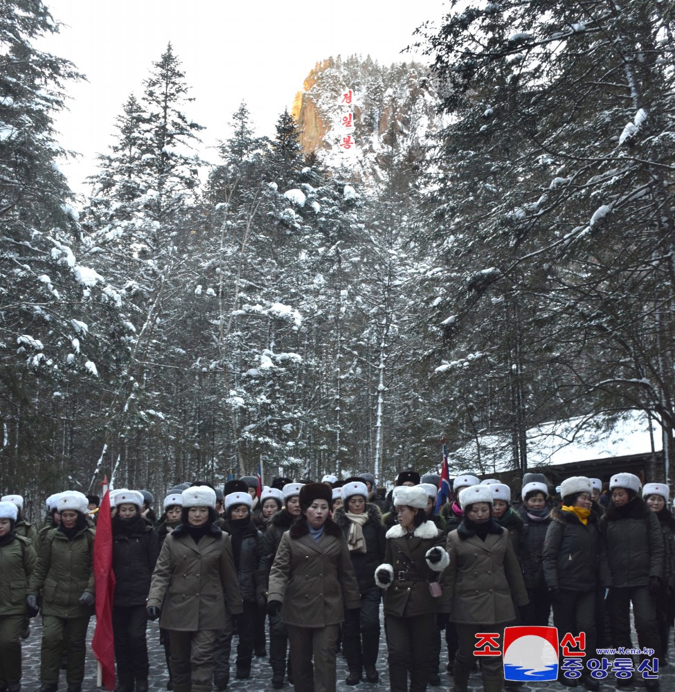 Women's Union Officials Make Study Tour of Revolutionary Battle Sites in Area of Mt Paektu