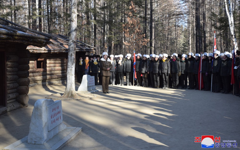 Women's Union Officials Make Study Tour of Revolutionary Battle Sites in Area of Mt Paektu