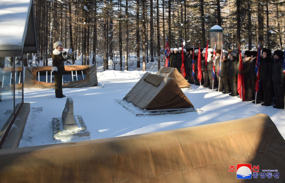 Women's Union Officials Make Study Tour of Revolutionary Battle Sites in Area of Mt Paektu