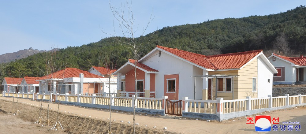 Farmers of Tokam and Taedoksan Farms in DPRK Move into New Houses