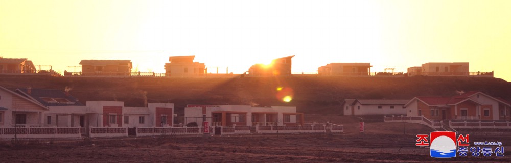 Farmers of Tokam and Taedoksan Farms in DPRK Move into New Houses