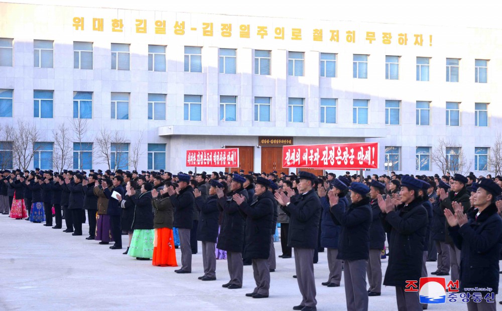 함경북도에서 오중흡청진사범대학의 면모를 일신