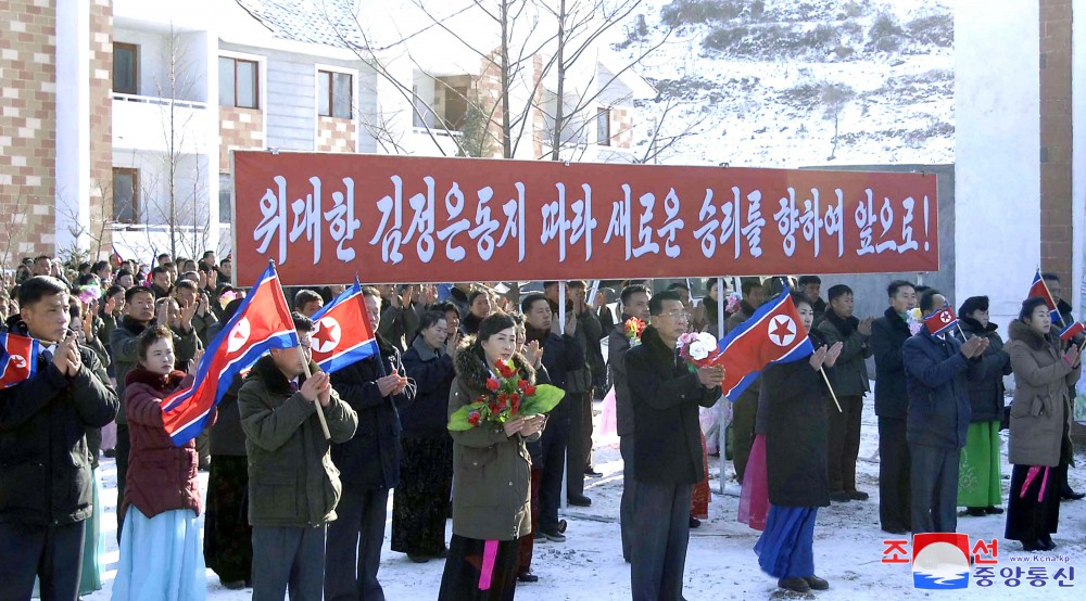 평안남도,강원도,함경남도의 여러 농촌마을에서 새집들이 진행