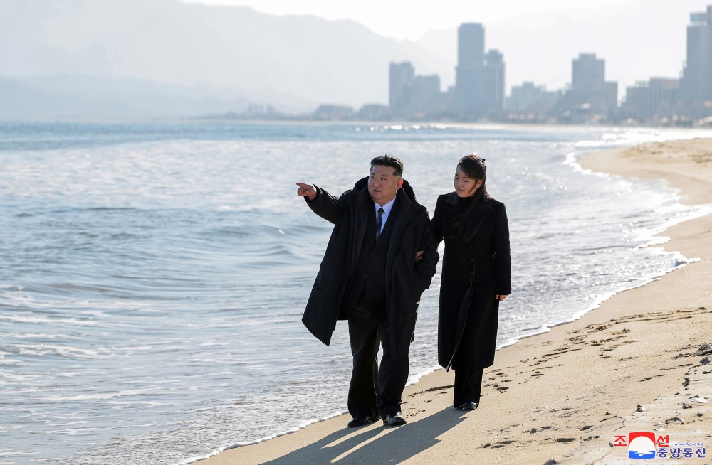 Respected Comrade Kim Jong Un Inspects Service Facilities in Kalma Coastal Resort