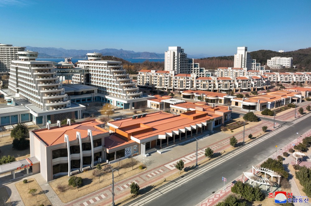 Respected Comrade Kim Jong Un Inspects Service Facilities in Kalma Coastal Resort