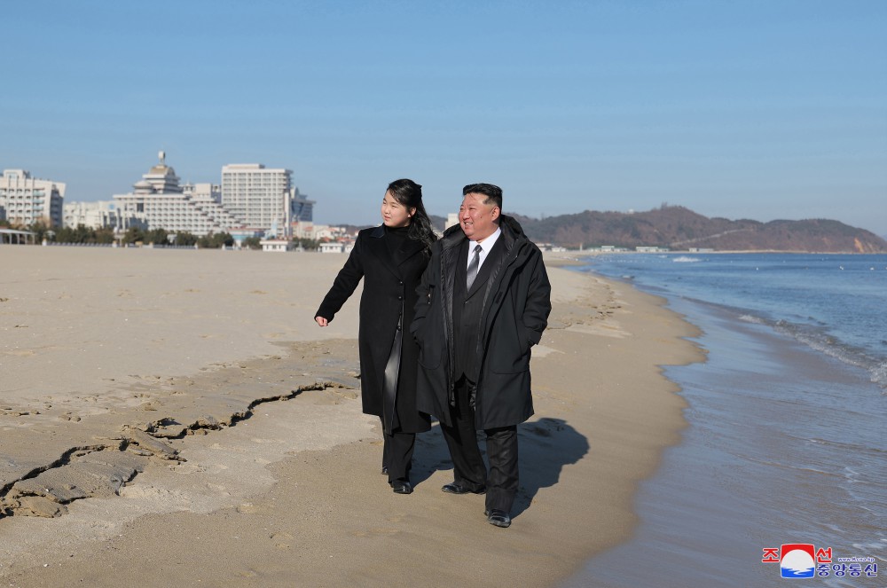 Respected Comrade Kim Jong Un Inspects Service Facilities in Kalma Coastal Resort