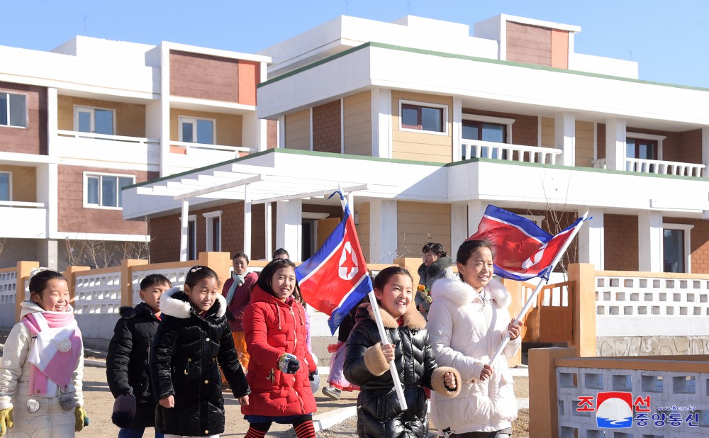 평양시농촌경리위원회 장수원농장에서 살림집입사모임 진행