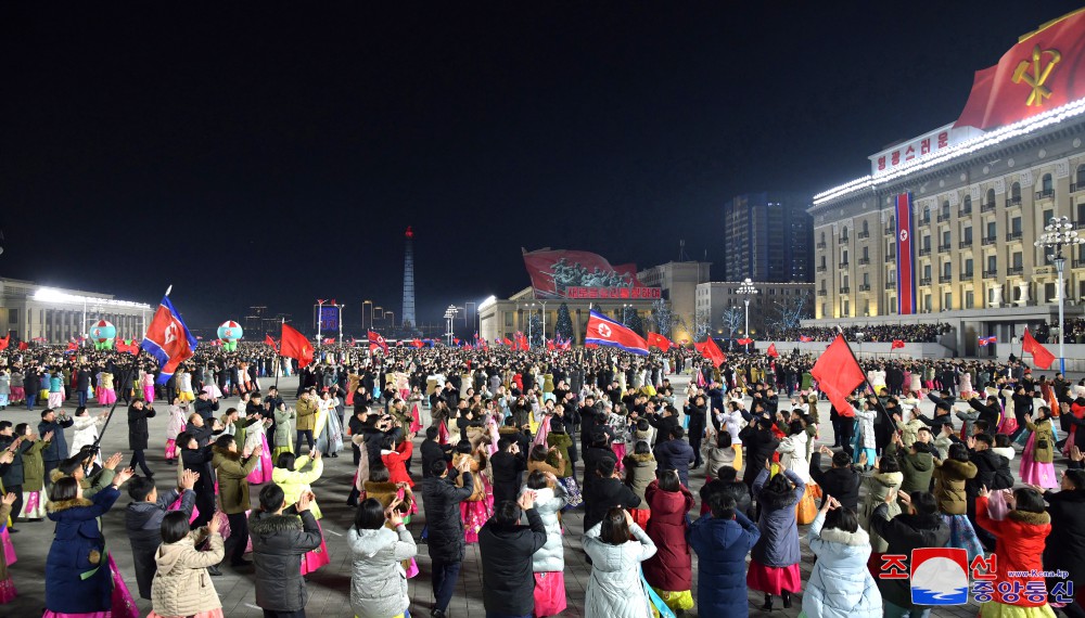 새해 2025년에 즈음한 청년학생들의 경축야회 진행