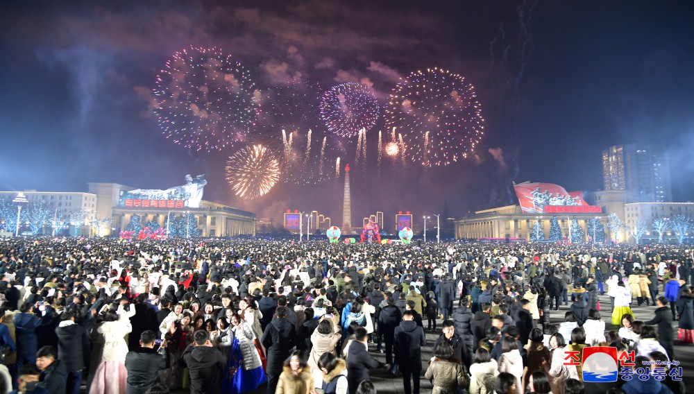 새해 2025년을 맞으며 국기게양식 및 축포발사 진행