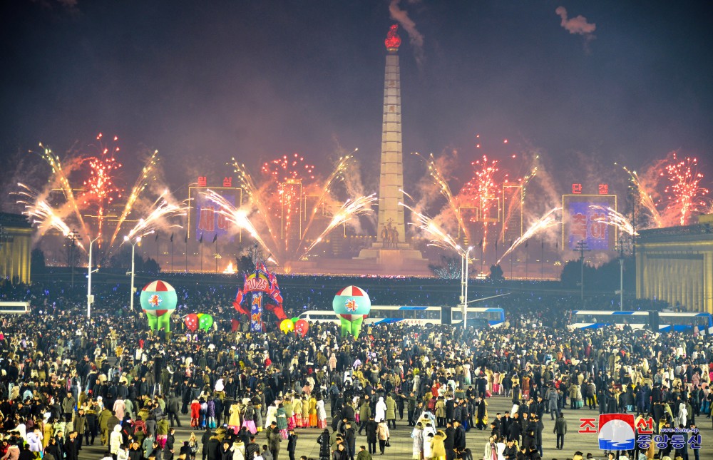 새해 2025년을 맞으며 국기게양식 및 축포발사 진행