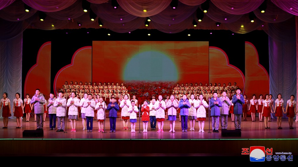 Schoolchildren's New Year Performance Continues in DPRK