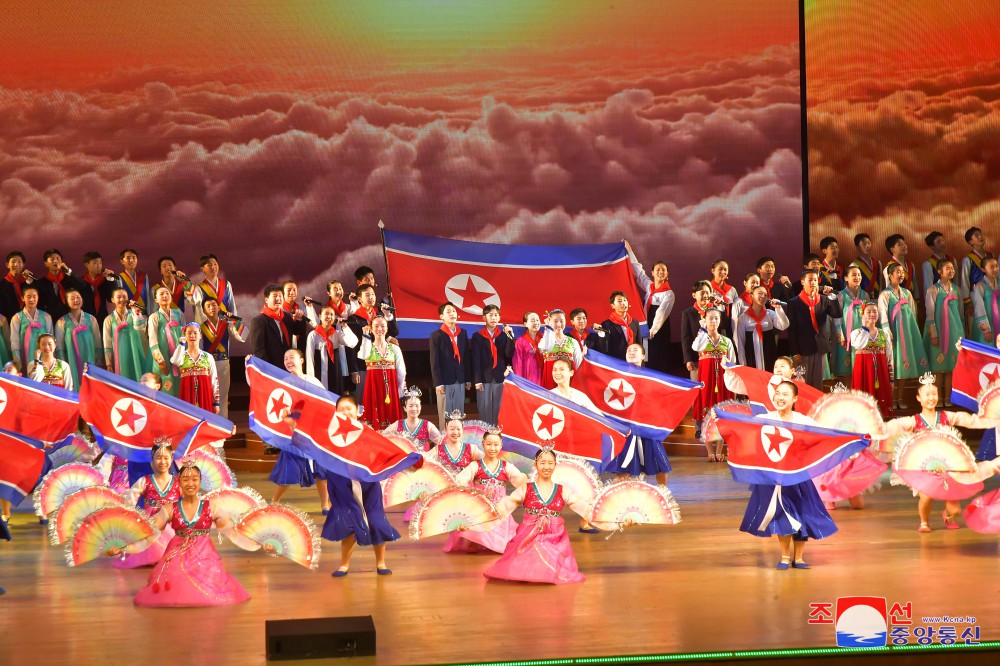 Schoolchildren's New Year Performance Continues in DPRK