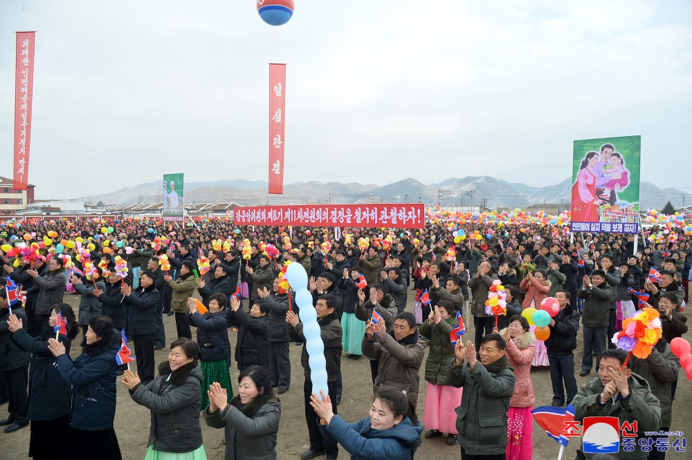 《경애하는 원수님의 은덕으로 경성이 변했습니다》