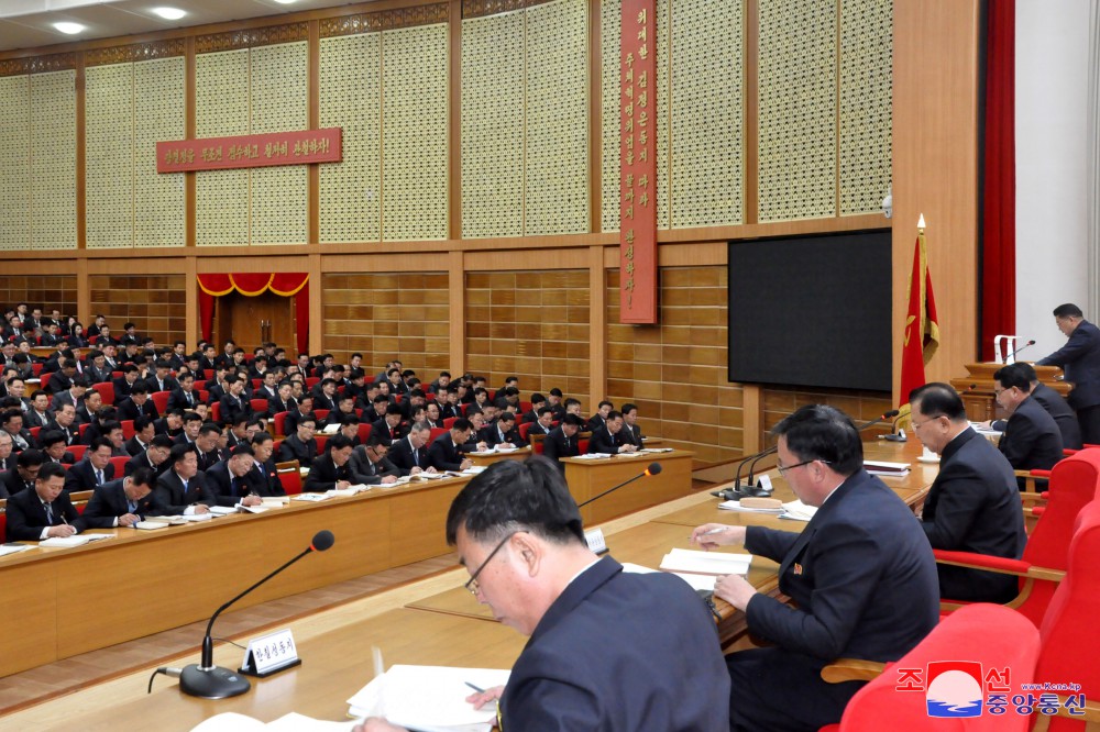 조선로동당 중앙위원회 제8기 제11차전원회의 결정관철을 위한 평양시와 각 도당위원회 전원회의 확대회의 진행