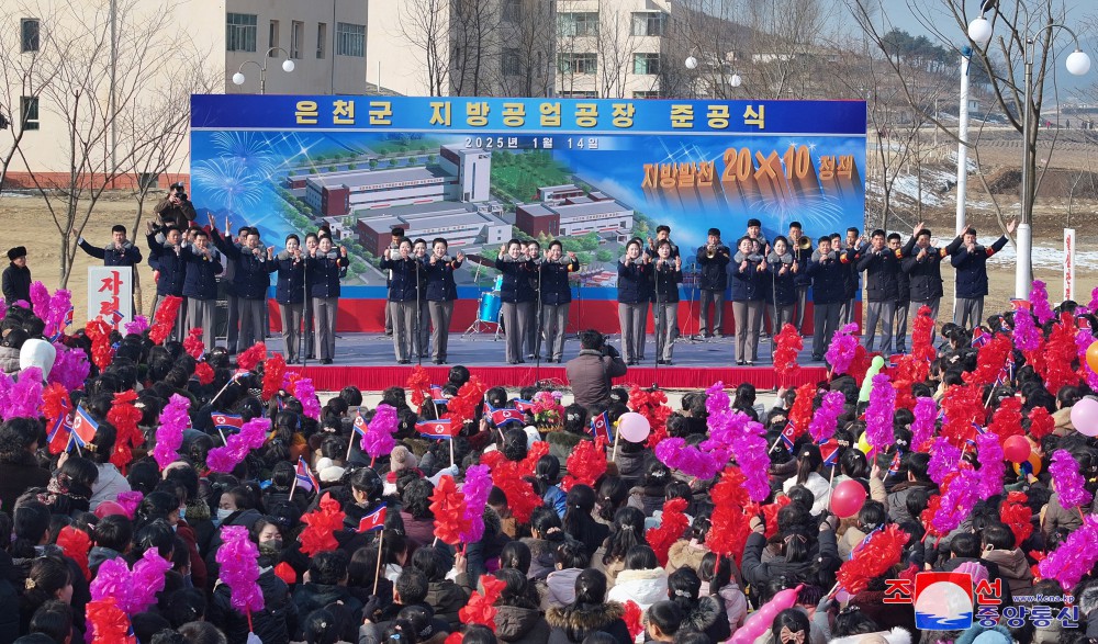 구월산기슭에 펼쳐진 인민의 경사,넘치는 기쁨