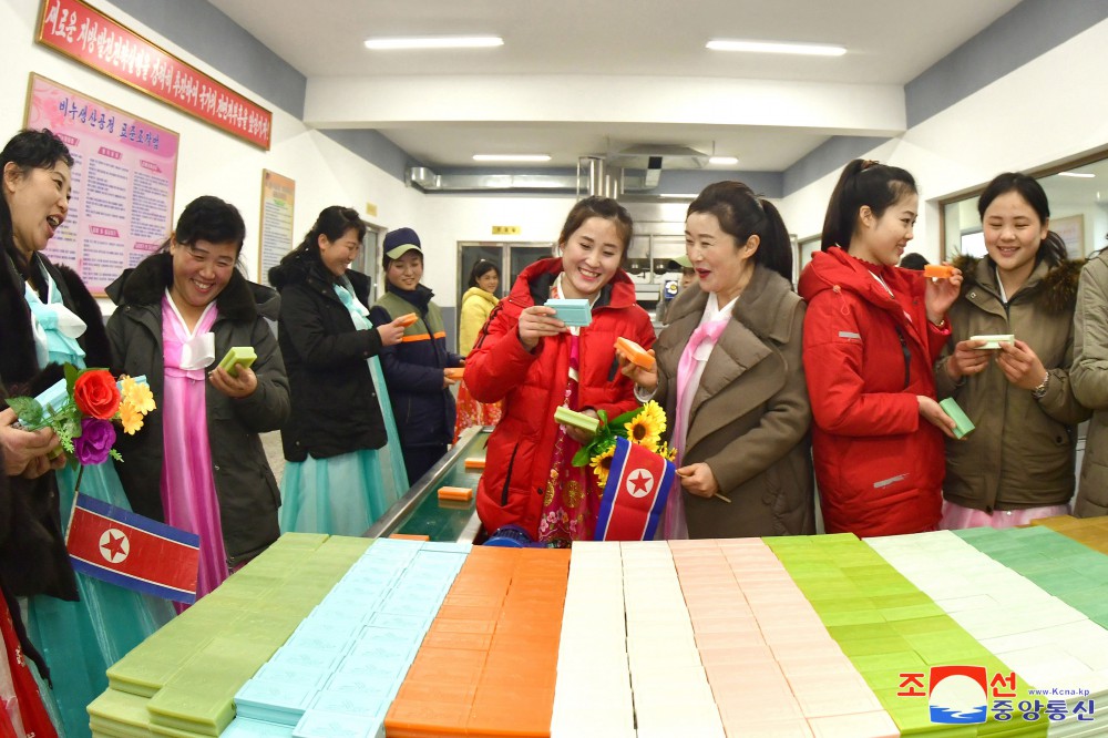 거창한 변혁의 새시대에 나날이 솟구치는 부흥의 재부