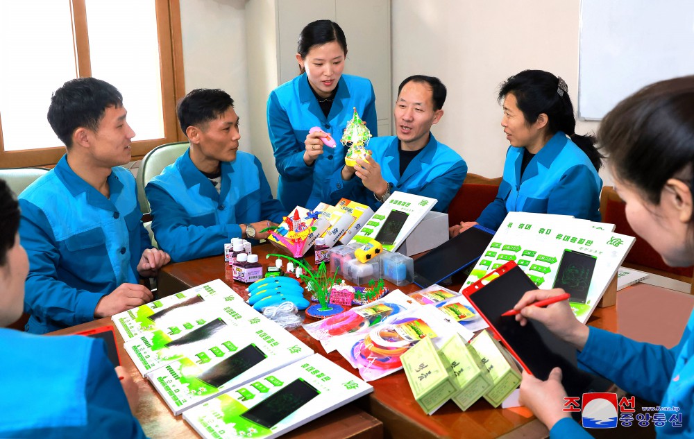 Pyongyang School Things Factory