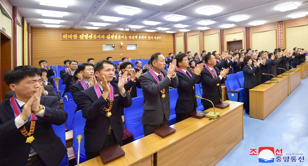 지식인들에게 국가학위학직 수여