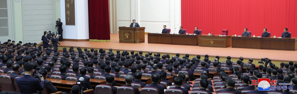 关于朝鲜劳动党第八届中央委员会书记局第三十次扩大会议的报道