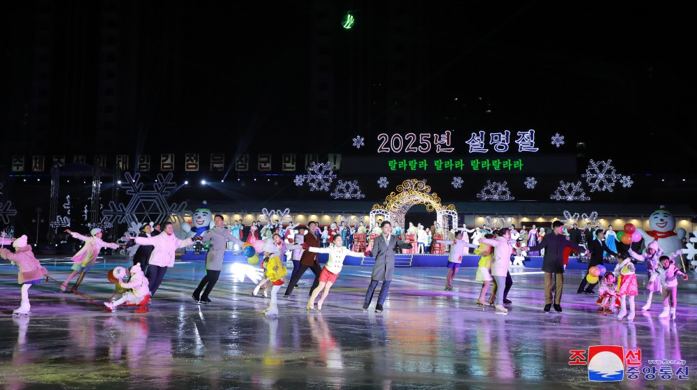 Art Performance in Celebration of Lunar New Year's Day Given in DPRK