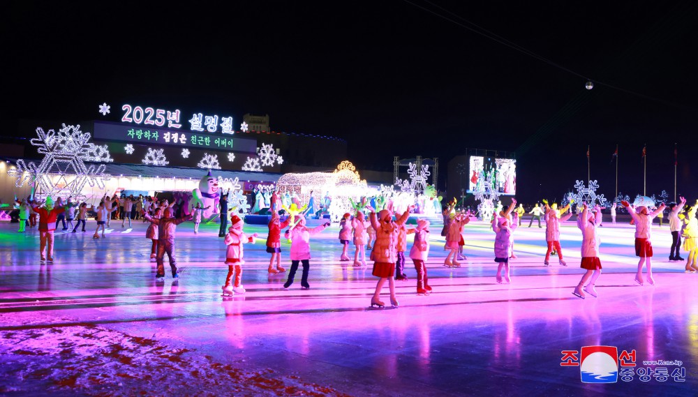 Art Performance in Celebration of Lunar New Year's Day Given in DPRK