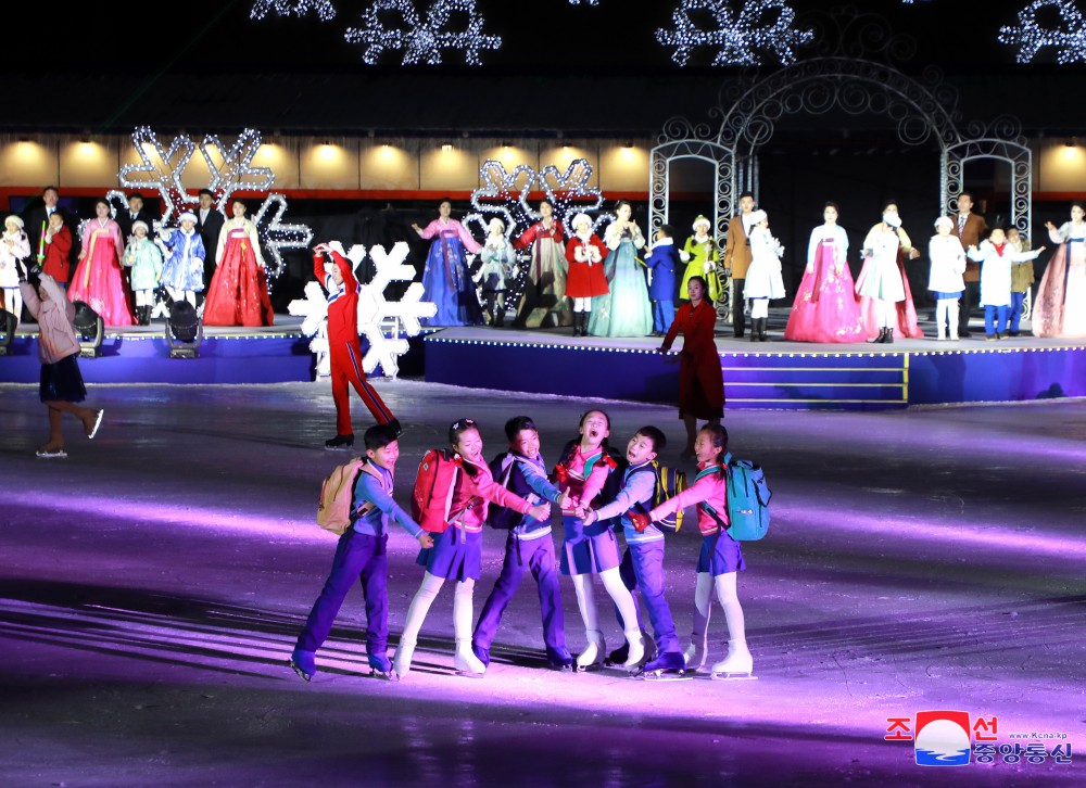 Art Performance in Celebration of Lunar New Year's Day Given in DPRK