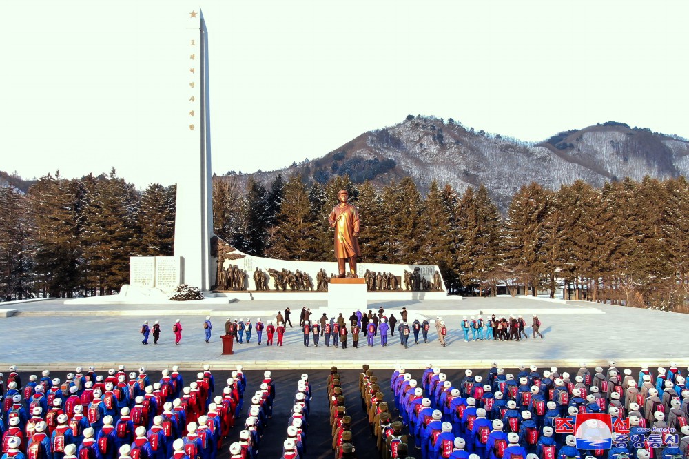 전국학생소년들의 광복의 천리길답사행군대 포평 도착