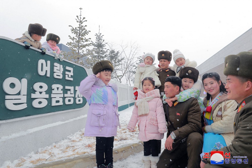 인민의 행복의 창조자,지방중흥의 개척자들이 이어가는 힘찬 보무