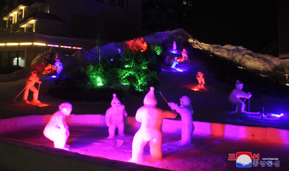 Ice Sculpture Festival Goes on in DPRK