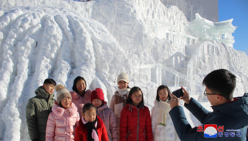 Ice Sculpture Festival Goes on in DPRK