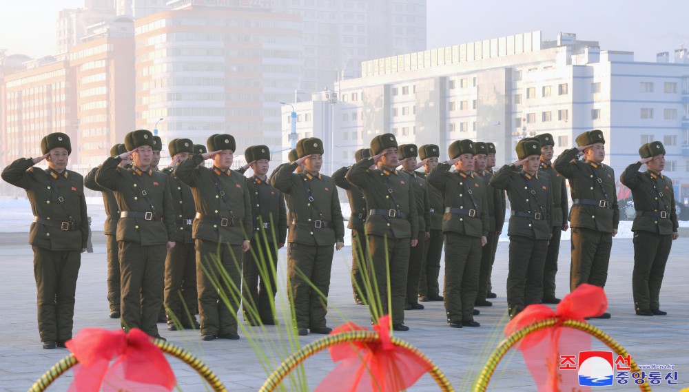 Coreanos rinden homenaje a líderes antecesores por 8 de febrero